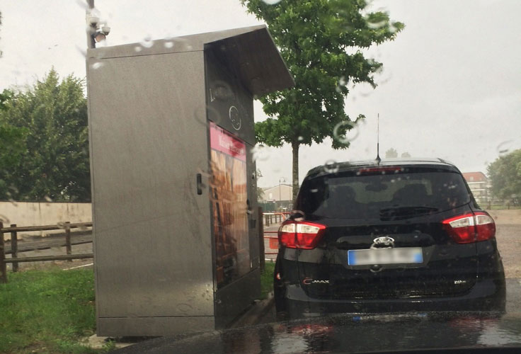 Compagnon du Boulanger en drive sous la pluie